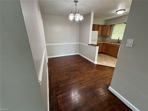 4th image of 3549 Seay Ave