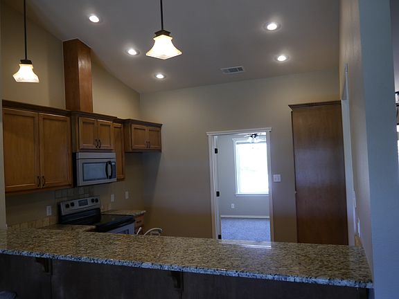 Kitchen and Eating Bar