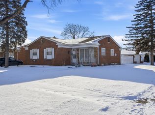 6341 N Charlesworth St, Dearborn Heights, MI 48127