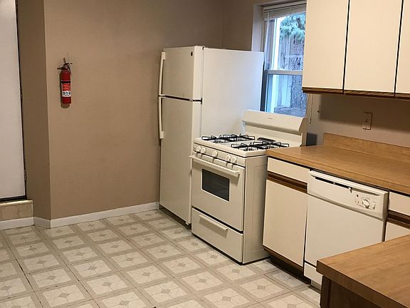4th image of 1242 W Diversey Pkwy
