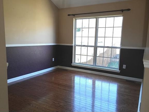 LVING RMVAULTED CEILINGHW FL