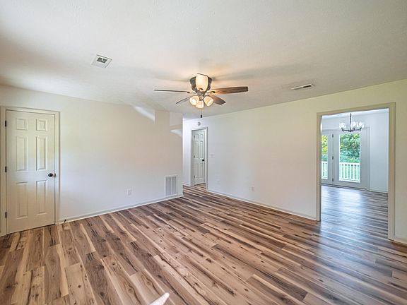 3rd image of 400 Longview Dr