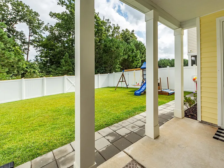 121 Hawthorne Landing Dr — Photo 20