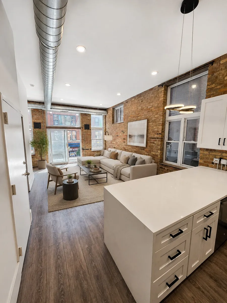 Building Photo - 1547 N Milwaukee Ave #2N