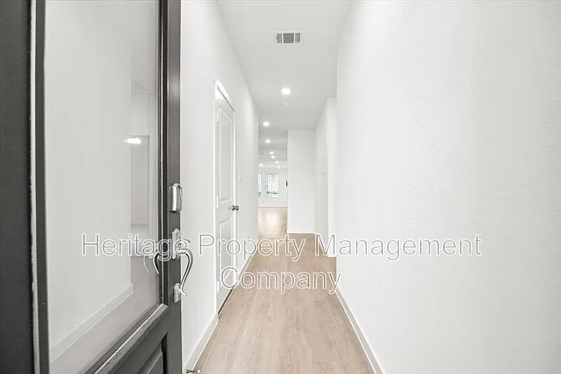 4 bed, 3.0 bath, 2378 sqft, $2,375 — Photo 3