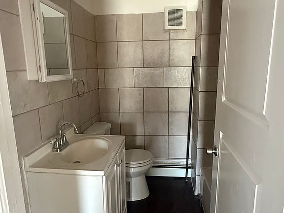 5th image of 23 W Lindley Ave #B