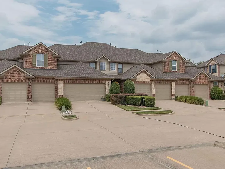 1825 Brookview Dr — Photo 29