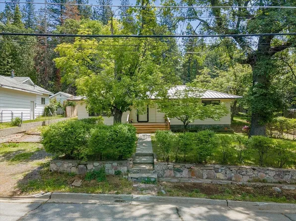 108 N Washington Dr, Mount Shasta, CA 96067