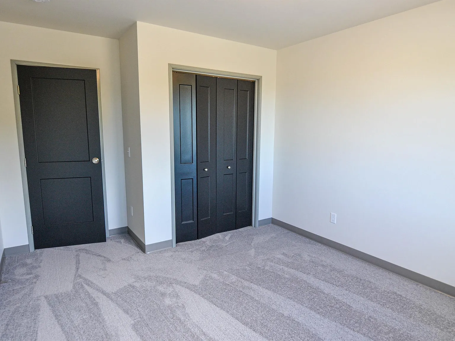 1244 S G Ave — Photo 2