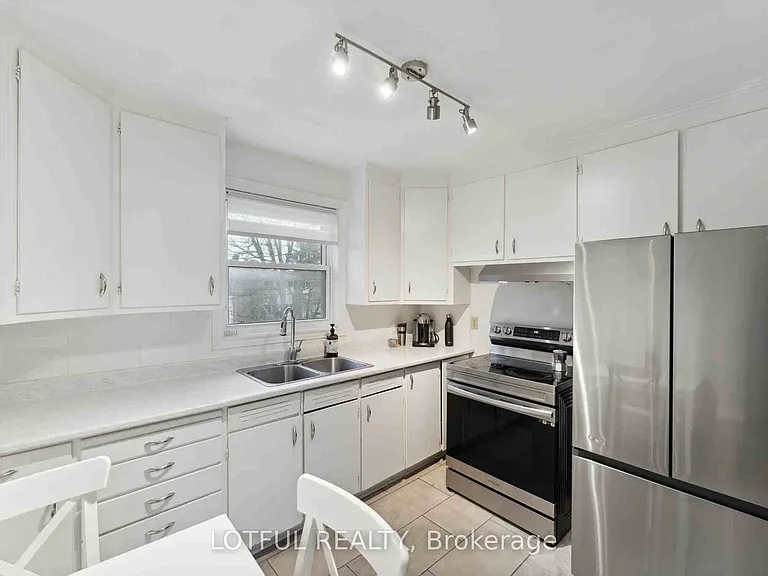 2427 Chasseur Ave #B — Photo 5