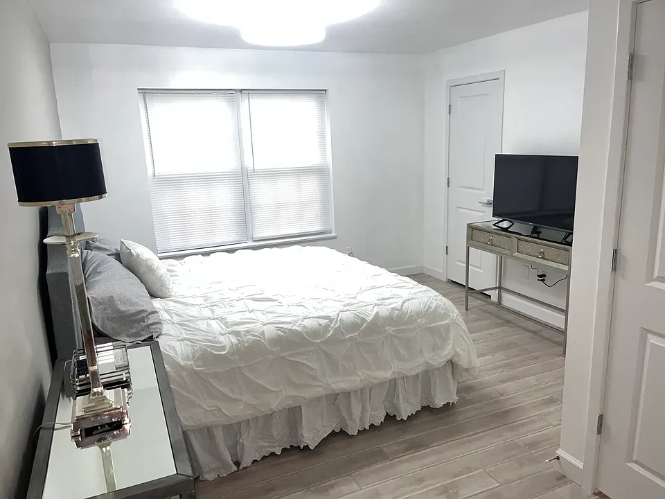 MASTER BEDROOM UPSCALE LIGHTS AND FURNITURE