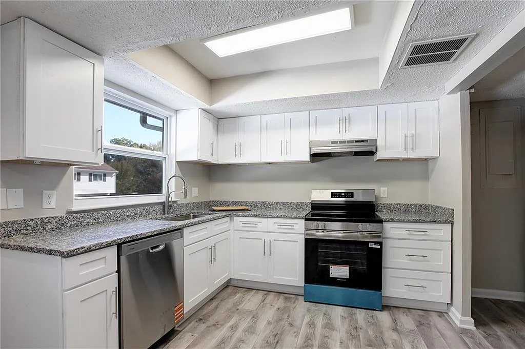 7325 Cardigan Cir photo 1