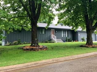 206 Bluebird Ln, Lebanon, MO 65536