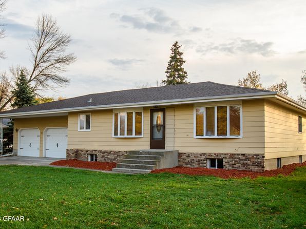 214 5th St N, Aneta, ND 58212
