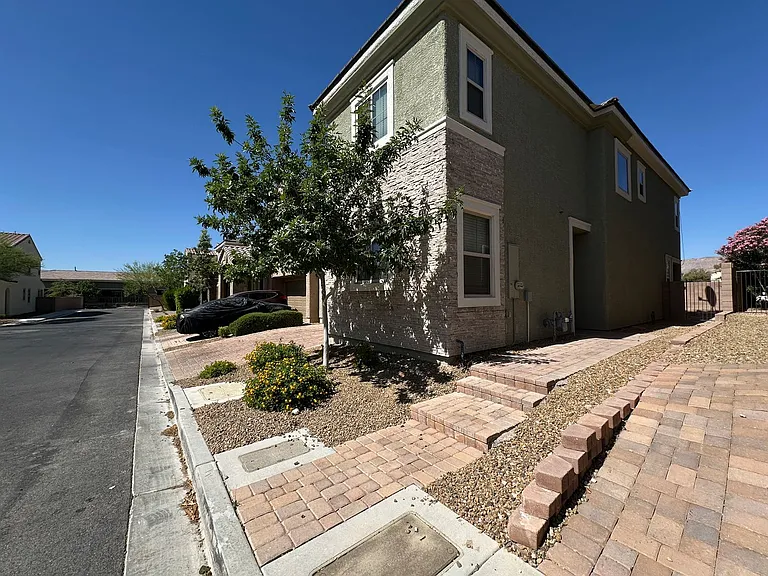 5869 Amber Mesa St — Photo 2