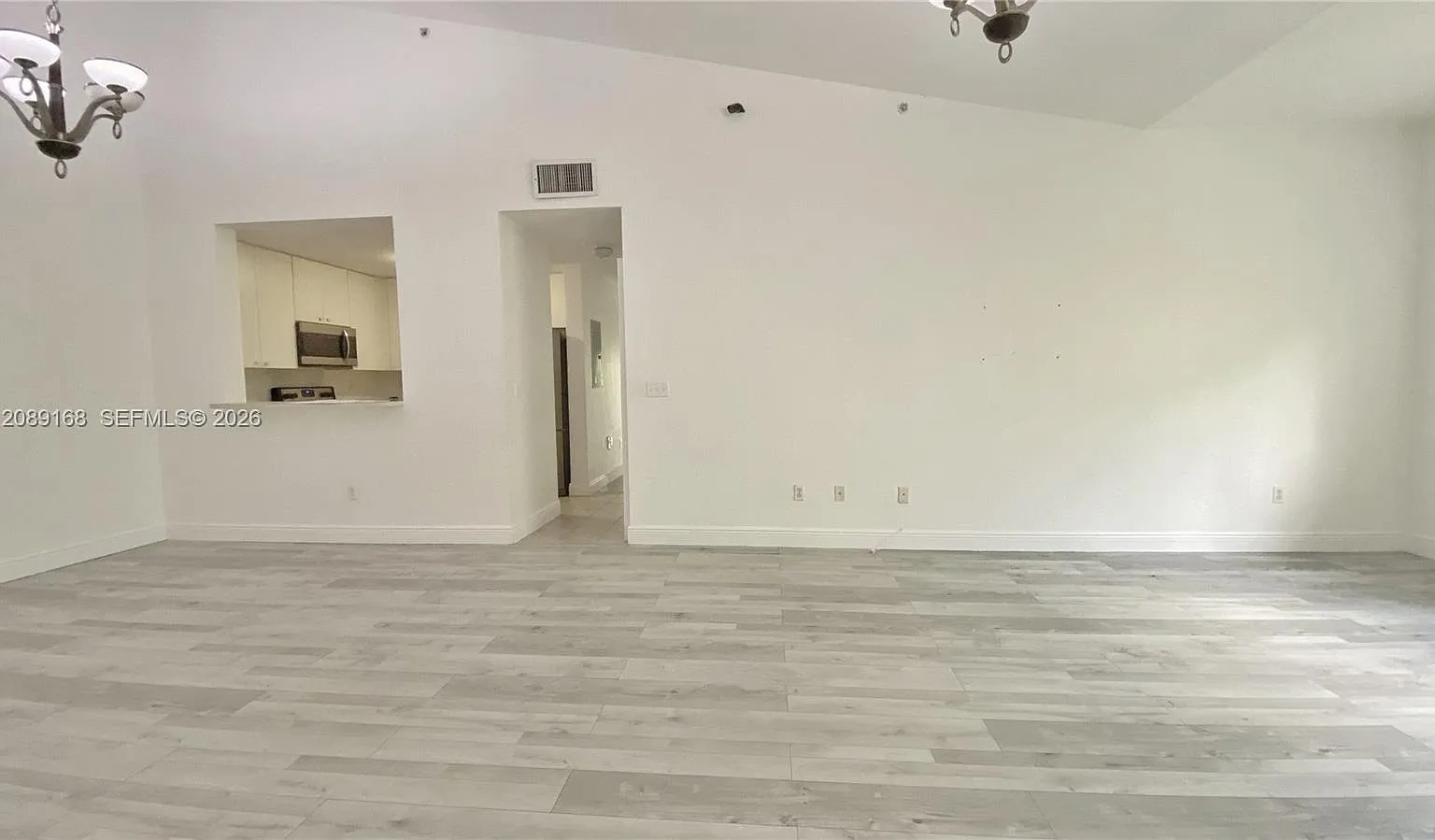 Royal River Ii Condo — Photo 1