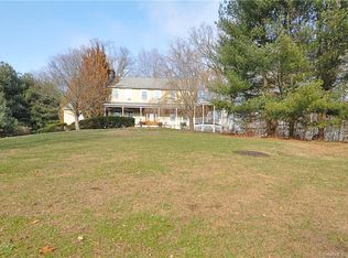 1 Gopher Rd, Newtown, CT 06470