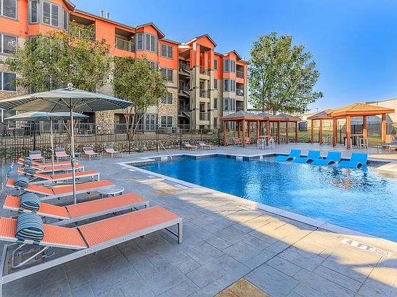 Luxury Poolside Living at Ovation Apartments in Austin, TX