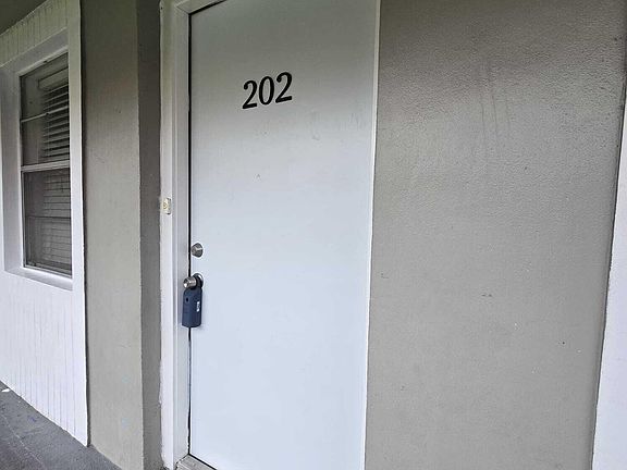 3rd image of 1201 SW 52nd Avenue #202-2