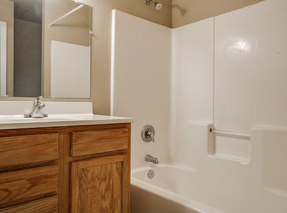 Bathroom with tub/shower and sink