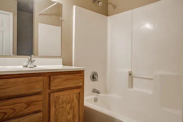 Bathroom with tub/shower and sink