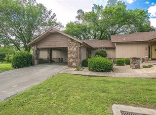 4 Rayburn Dr, Bella Vista, AR 72714