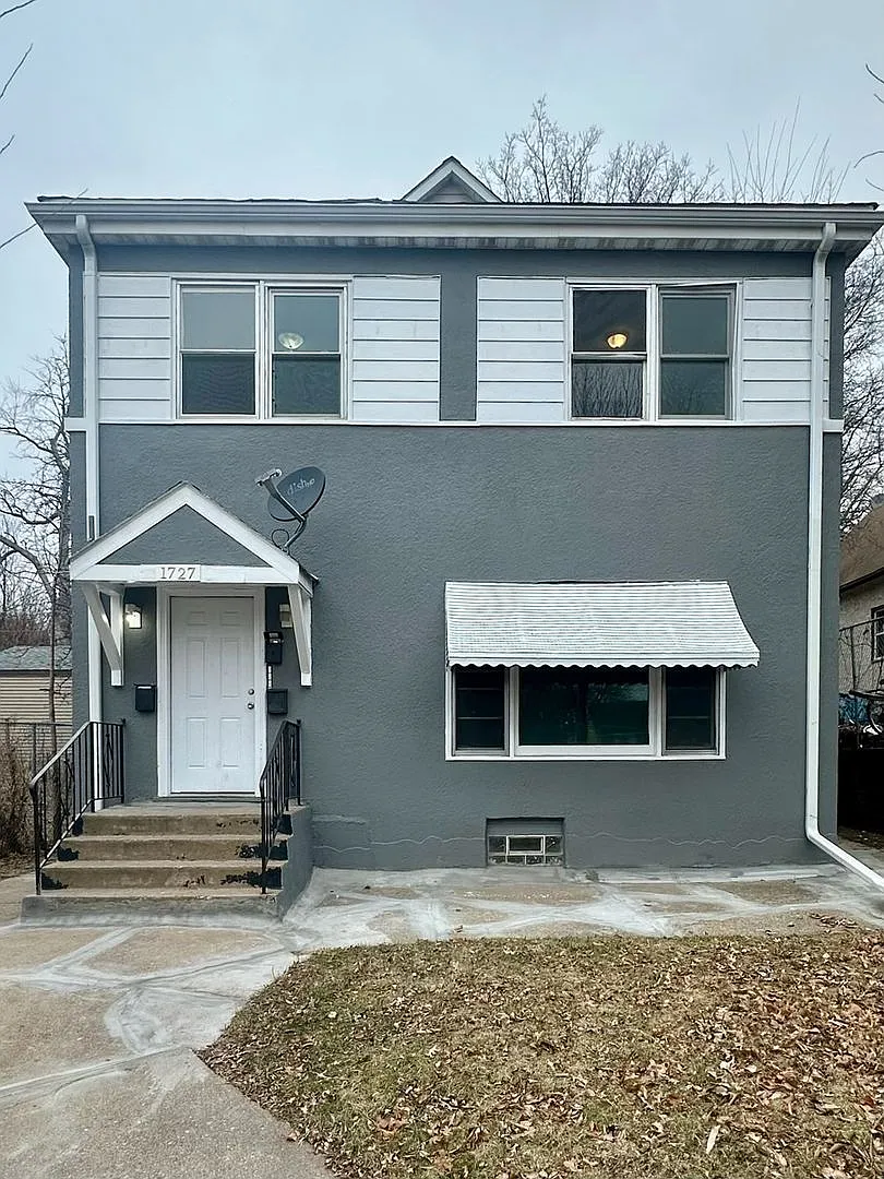 1727 Reaney Ave E — Photo 1