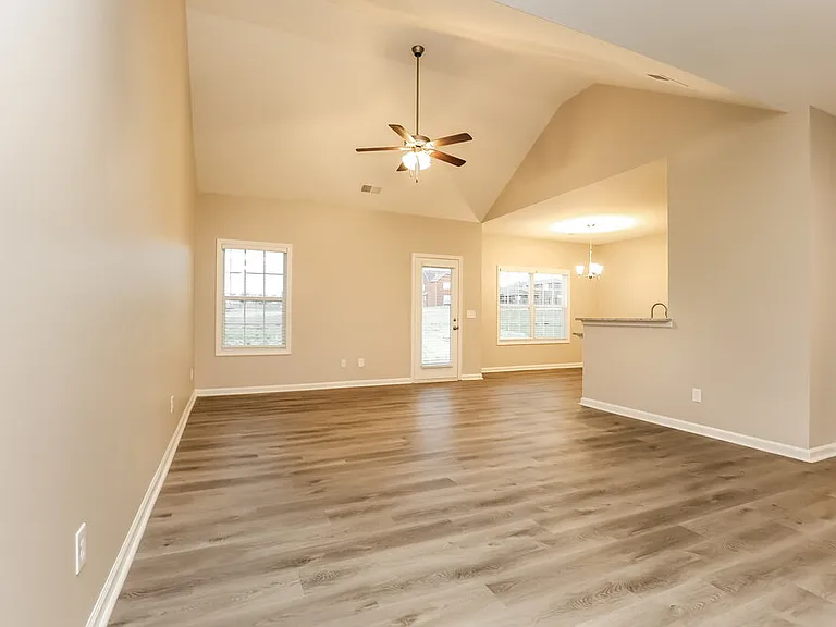 708 Mitscher Dr — Photo 4