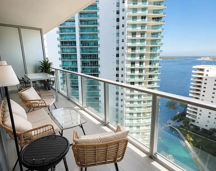 1300 Brickell Bay Dr #1807
