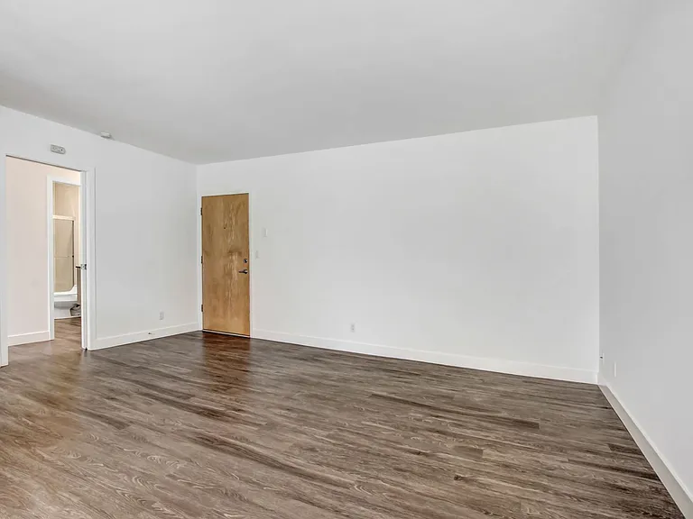 117 Pacific St. in Sant Monica - 1 block to the beach and Main St! — Photo 16