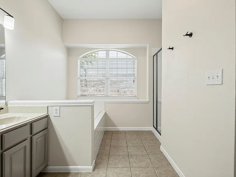 6921 Auckland Dr — Photo 23