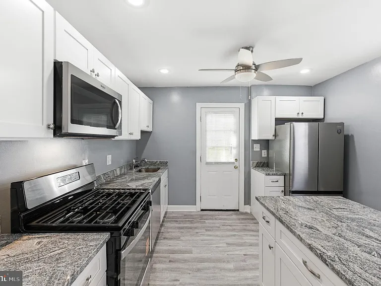 4029 Grant St NE — Photo 10