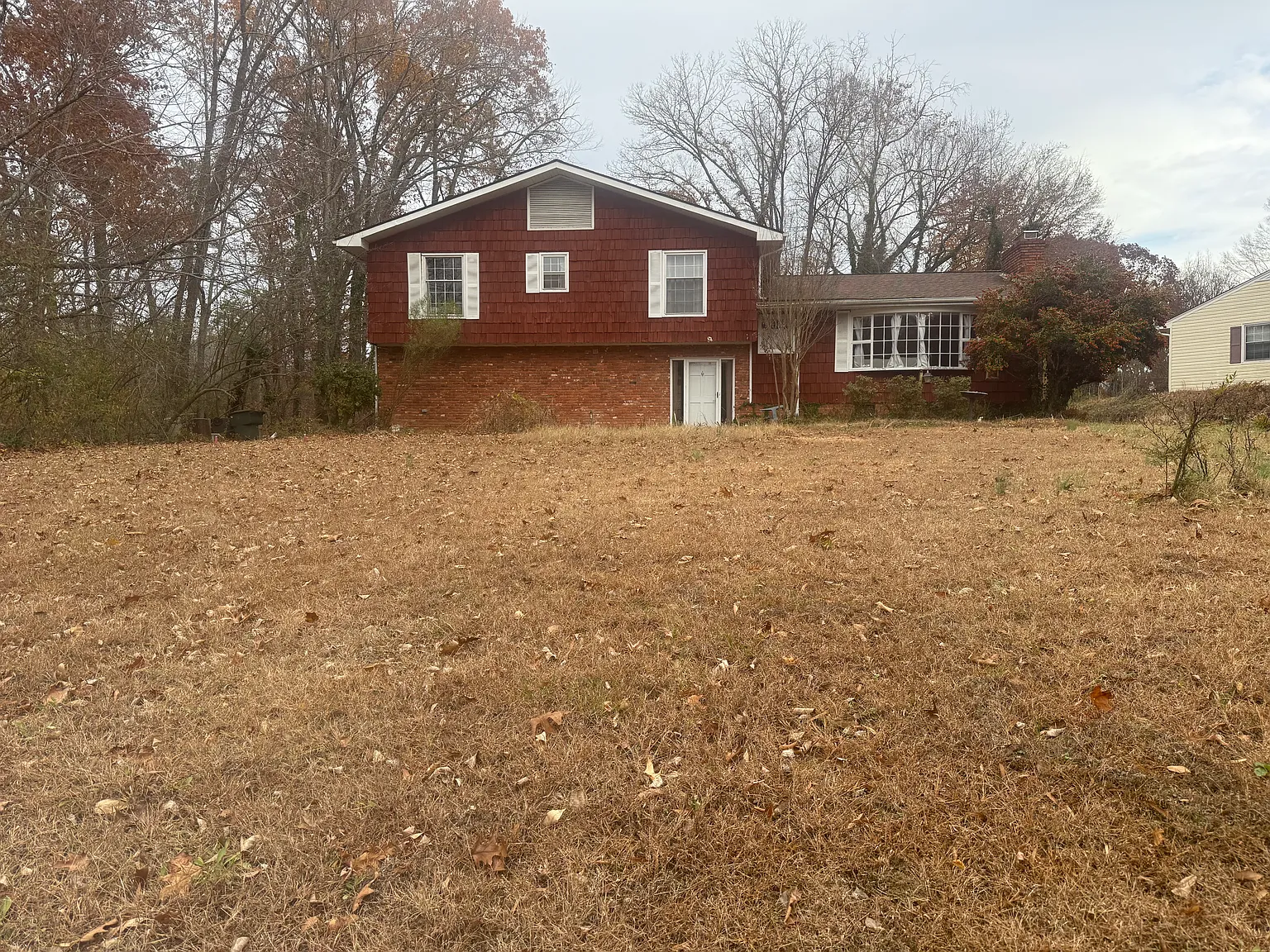 4 bed, 2.5 bath, 2281 sqft, $750 — Photo 2