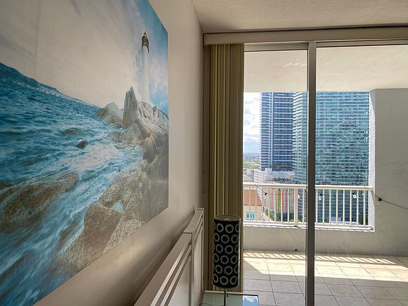 5th image of 170 SE 14th St APT 2507