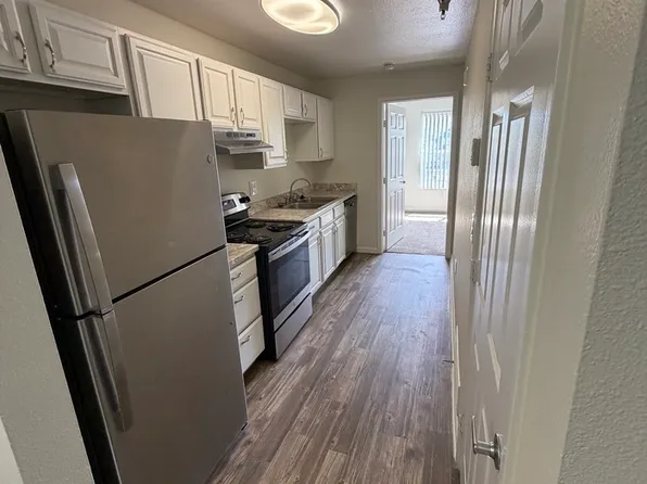 9458 Longs Peak Dr APT 213, Henderson, CO 80640