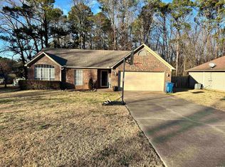 208 Greenfield Dr, Benton, AR 72019