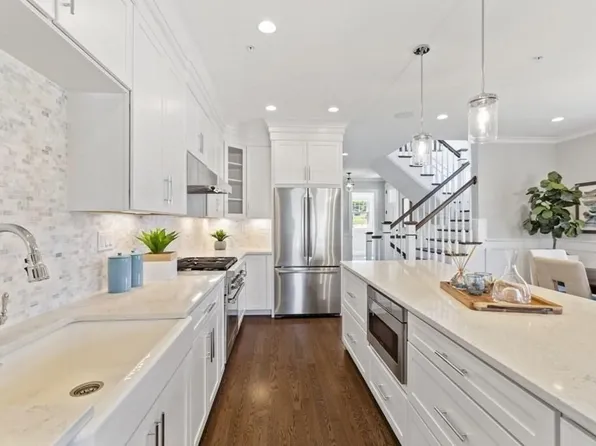 74 Weston Ln #74, Hopkinton, MA 01748