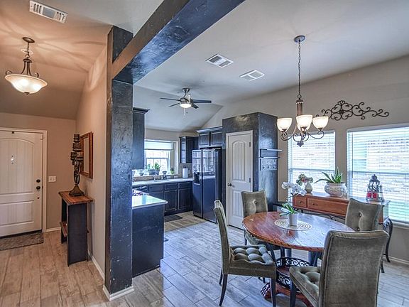 3rd image of 3523 Bergen Peak Dr