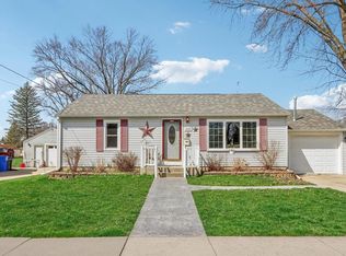 1402 Neenah St, Watertown, WI 53094