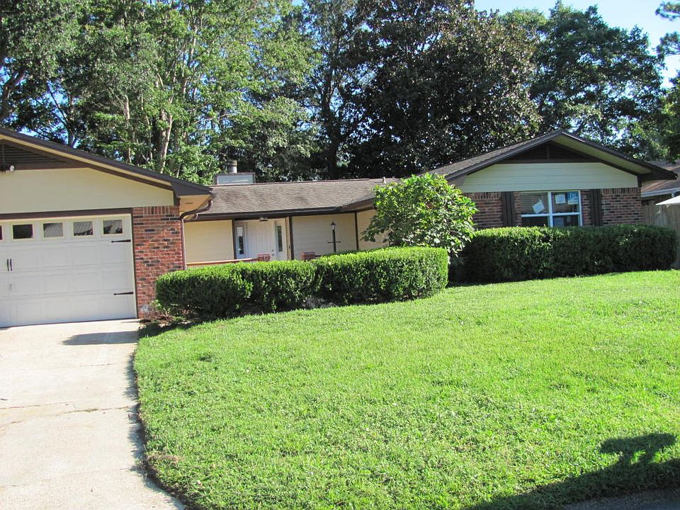 1st image of 1104 Coral Dr