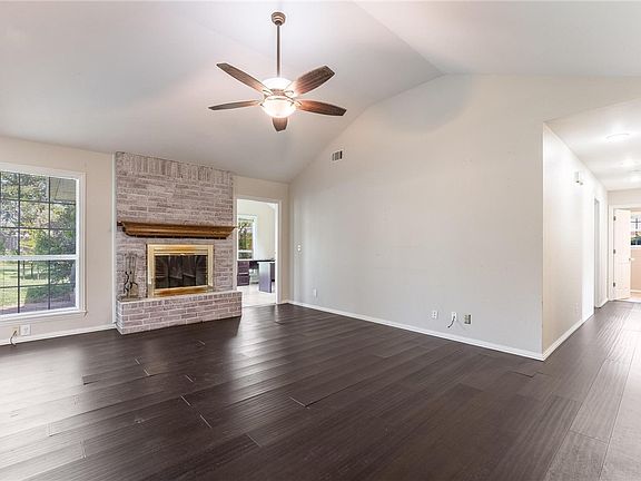 3rd image of 1105 N Oriole Ave