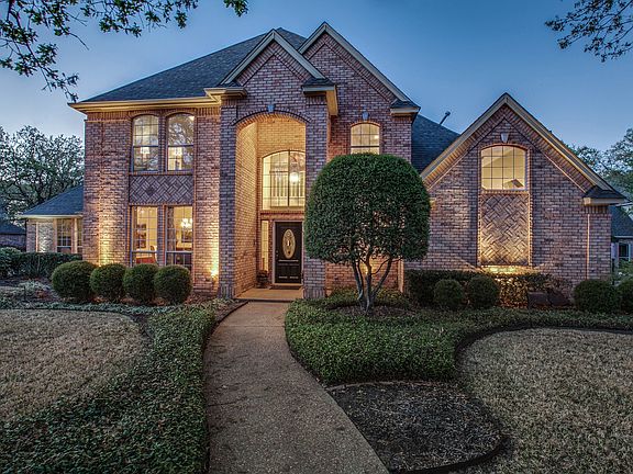 4th image of 915 Williamsburg Ln