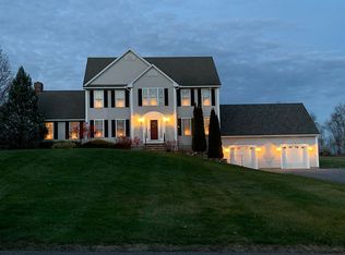 7 Squire Armour Rd, Windham, NH 03087