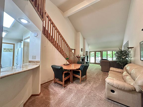 4th image of 225 Emerald Meadows Dr