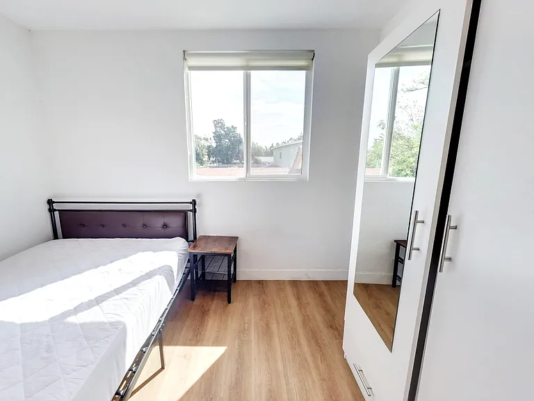 1651 W 37th Pl — Photo 35