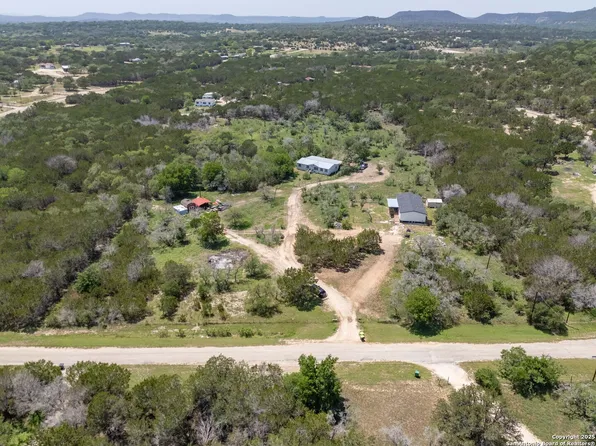 605 Seth Circle, Bandera, TX 78003