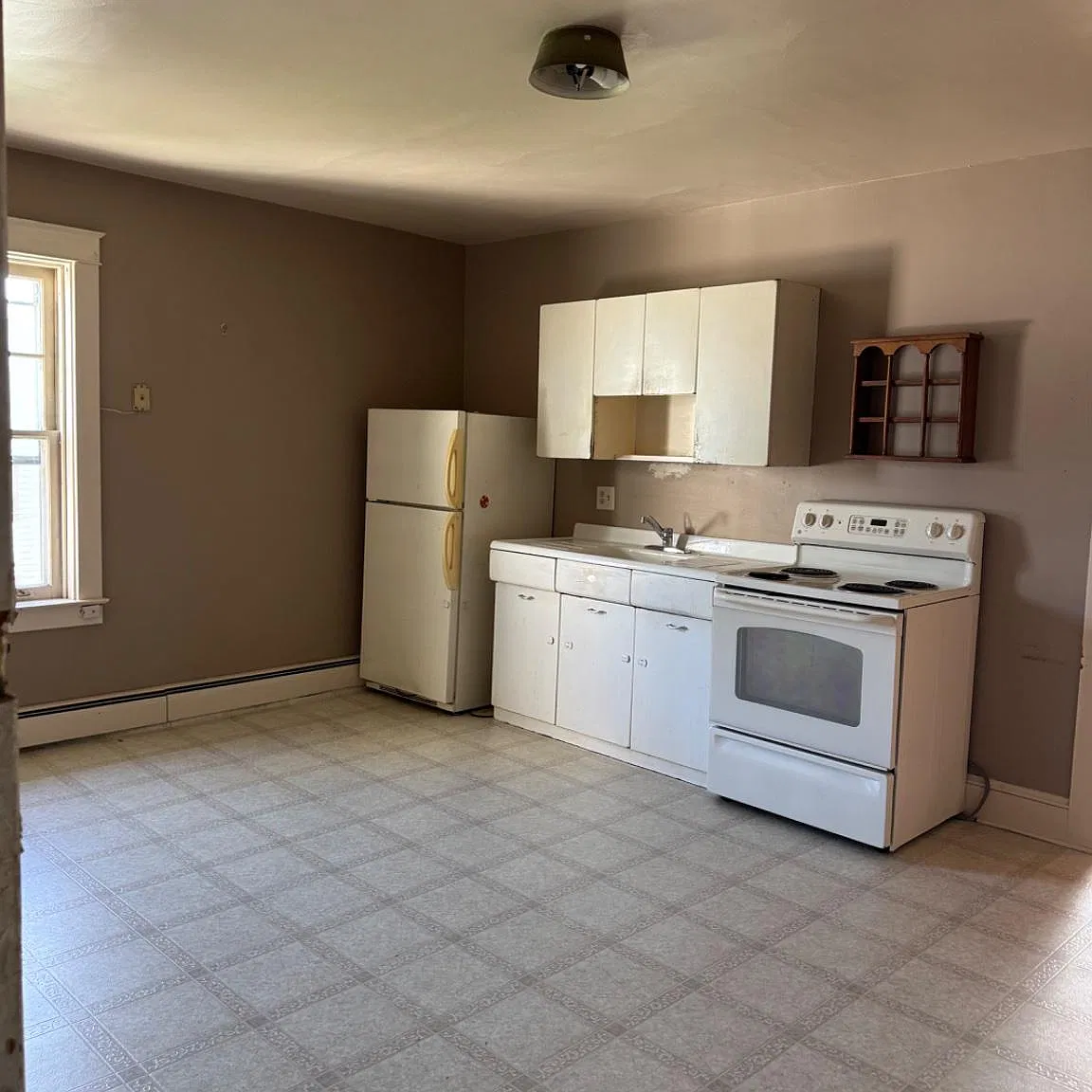 2 bed, 1.0 bath, 750 sqft, $1,300 — Photo 1
