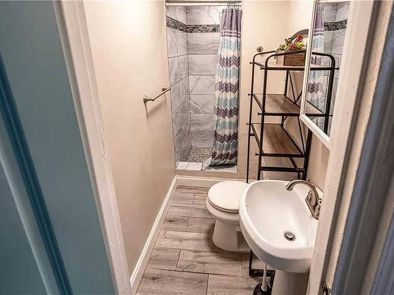 235 Walnut St NW #E — Photo 10