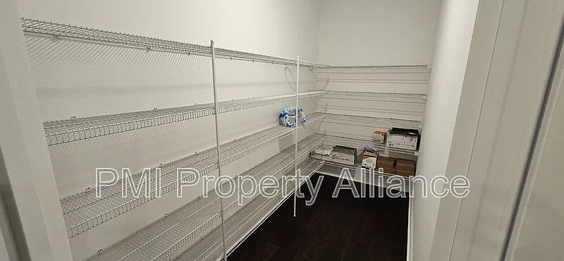 4 bed, 3.5 bath, 2359 sqft, $3,049 — Photo 3