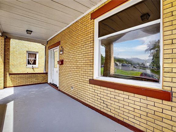 4th image of 400 Park Rd